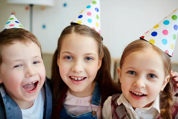 Enfants Joyeux Riant Fête Anniversaire — Photo