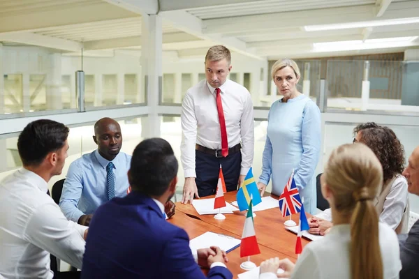 Young Mature Politicians Standing Table Listening Foreign Colleagues Discussion Strategies — Stock Fotó