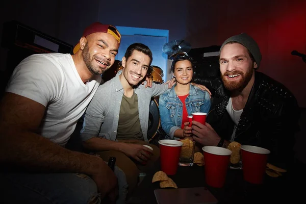 Group Modern Trendy People Chilling Night Club Drinking Beer Having — Stock Photo, Image