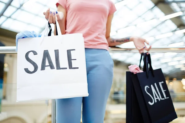 Modern Shopper Two Paper Packets Bought Clothes Sale Shopping Center — Stock Photo, Image