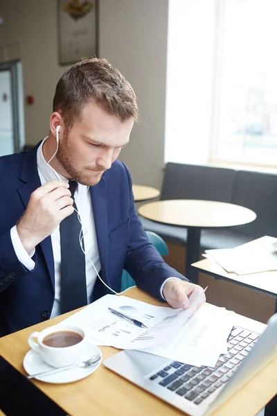 Redes Empresarios Análisis Documentos Financieros — Foto de Stock