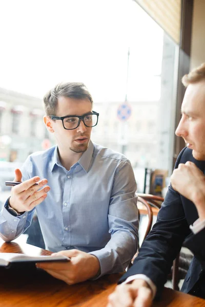 Comerciante Confianza Negociando Con Colega Explicando Punto Vista — Foto de Stock