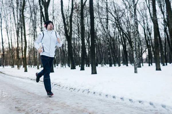 Active Guy Sportswear Running Wintery Park Morning — Stock Photo, Image