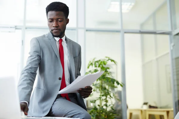 Handsome Africa American White Collar Worker Wearing Stylish Suit Checking — Stock Photo, Image