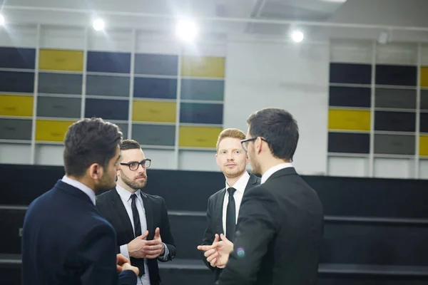 Four Brokers Formalwear Sharing Ideas Opinions Reports Conference — Stock Photo, Image