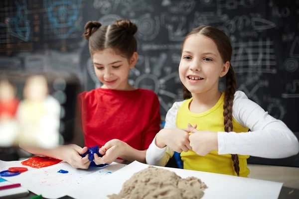 Skolflickor Tar Studiekurs Kreativ Konst — Stockfoto