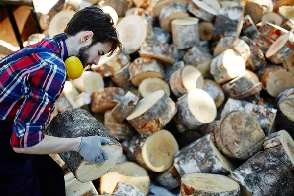 Young Worker Carrying Log While Working Lumberyard — Stock Photo, Image