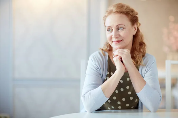 Amoureuze Echtgenoten Hebben Thee Thuis — Stockfoto