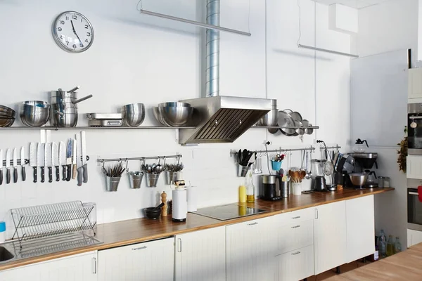 Berbagai Peralatan Dapur Tempat Kerja Koki — Stok Foto