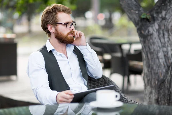 Ritratto Vita Del Manager Concentrato Negli Occhiali Che Conduce Una — Foto Stock