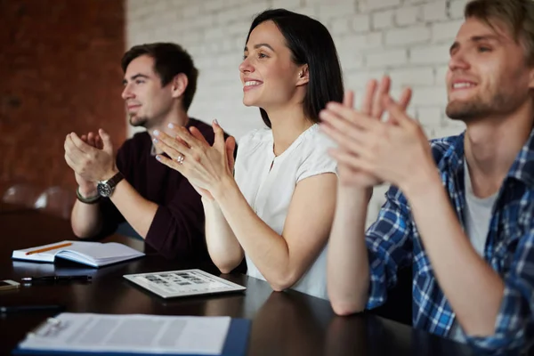 Happy Business People Applauding Speaker Conference — Stock Photo, Image