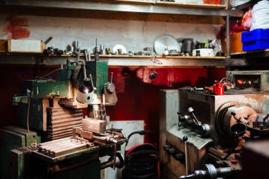 Çalışma ile elektrik makine teknisyeni