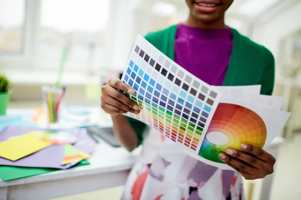 Paletas Colores Muestras Diagramas Manos Mujeres —  Fotos de Stock