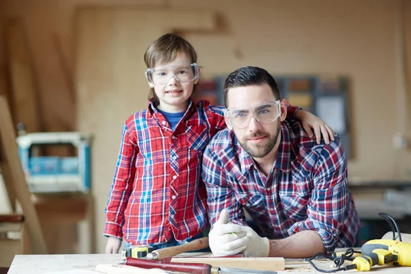 Man Kind Beschermende Brillen Doorbrengen Vrijetijdsbesteding Werkplaats — Stockfoto