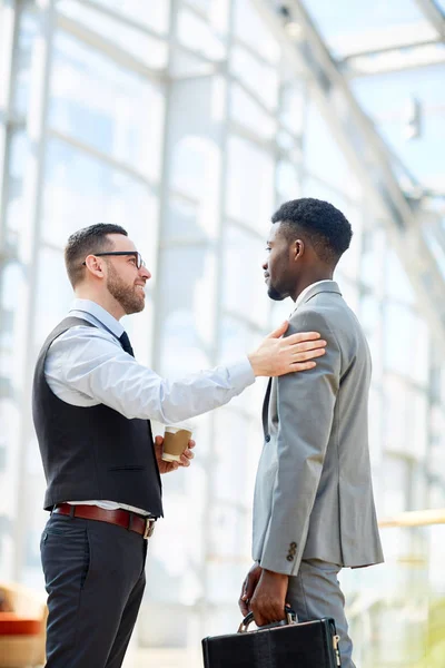 Portrait Smiling Businessman Chatting African American Partner Patting Him Shoulder — Stock Photo, Image