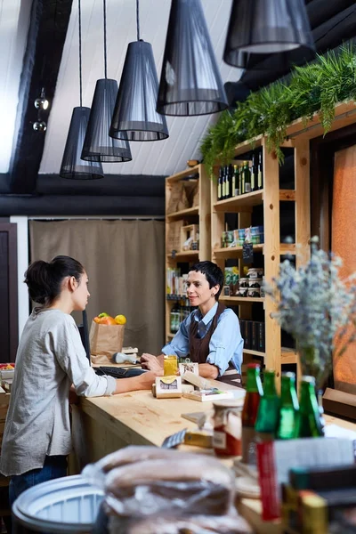 Profile View Young Customer Standing Cashdesk Small Shop Organic Products — Stock Photo, Image