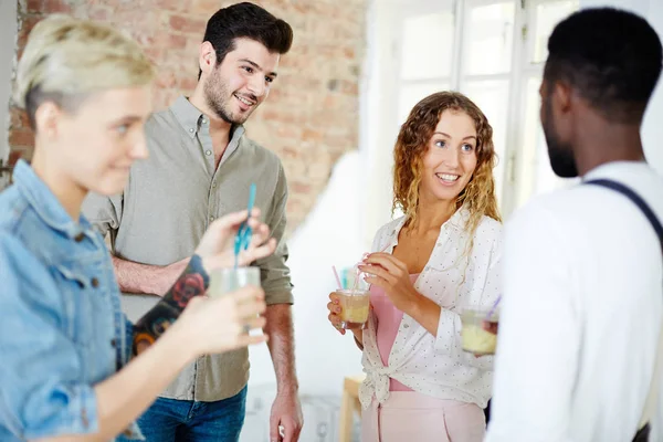 Double Couple Gathering Affectiomnate Dates Drinks Talk — Stock Photo, Image