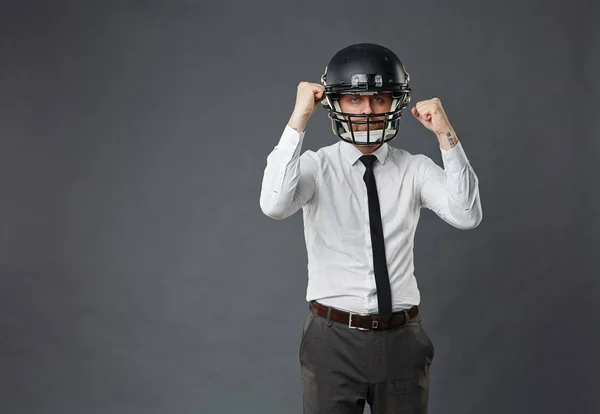 Retrato Homem Negócios Meia Idade Usando Capacete Futebol Americano Posição — Fotografia de Stock