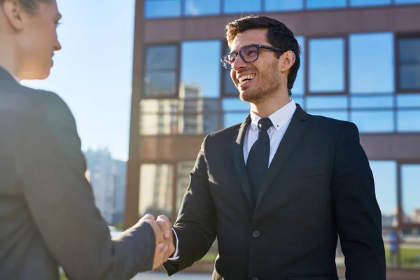 Socios Negocios Exitosos Apretón Manos Después Negociación — Foto de Stock