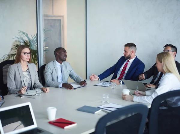 Ceo Consiglio Amministrazione Riunione Sala Conferenze Multi Gruppo Etnico Uomini — Foto Stock