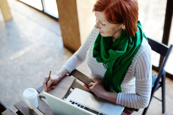 Lista Escritura Femenina Madura Cosas Que Hacer Durante Día — Foto de Stock