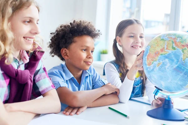 Group Intercultural Pupils Looking Globe Model Geography Lesson — Stock Photo, Image