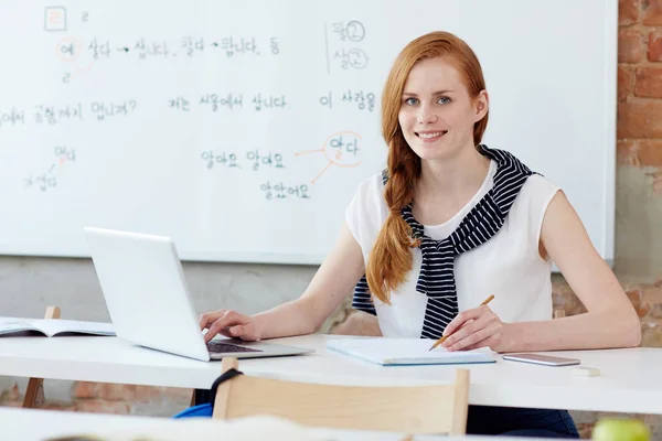 Successful Specialist Preparing Assignment New Project — Stock Photo, Image