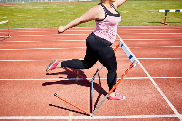 Young Plump Female Running Forwards Going Knock Hurdle — Stock Photo, Image