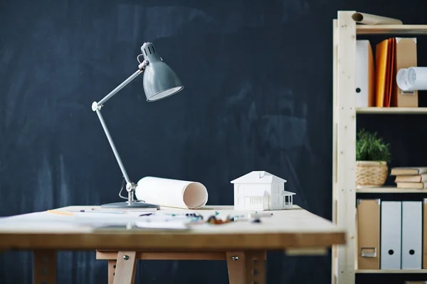 Imagem Fundo Local Trabalho Dos Arquitetos Escritório Moderno Com Modelo — Fotografia de Stock