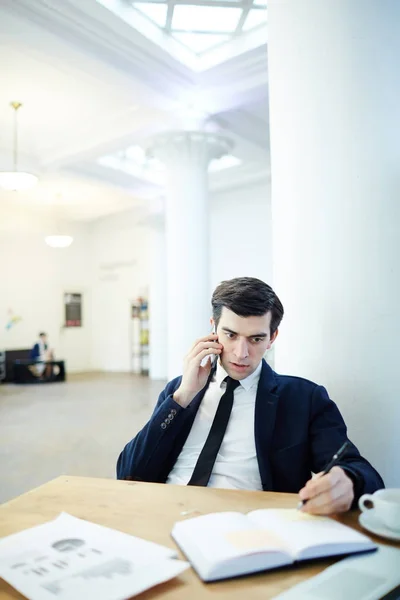 Business Agent Klant Bellen Voor Het Maken Van Afspraak — Stockfoto