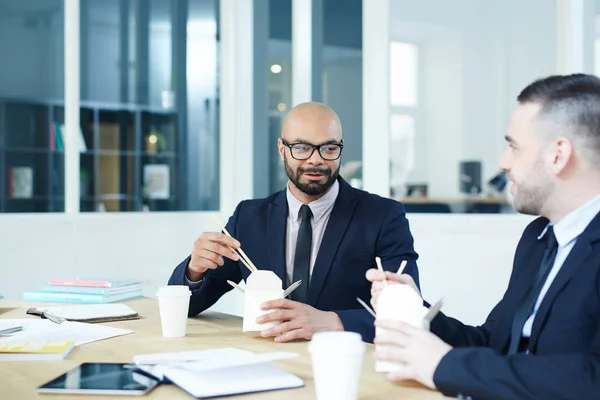 Kleine Gruppe Von Geschäftsleuten Der Mittagspause Büro — Stockfoto