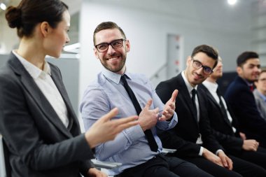 İş uzmanlar stratejileri veya Puan sunum tartışmak