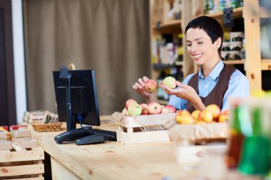 Satıcı iş başında