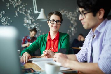 Yaratıcı profesyoneller yeni tasarım eğilimleri tartışılması