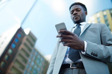 Sms okuma smartphone ile genç ceo