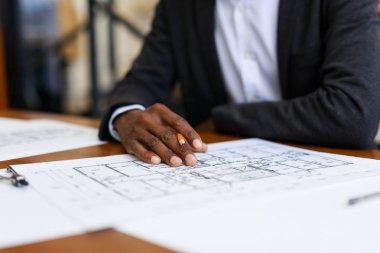 El ile kalem kroki ile kağıt üzerinde mühendisi