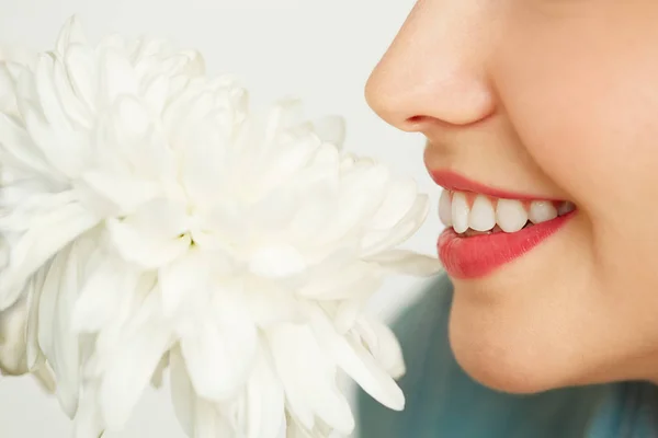 Profile View Smiling Young Woman Red Lipstick Enjoying Smell Fresh — Stock Photo, Image