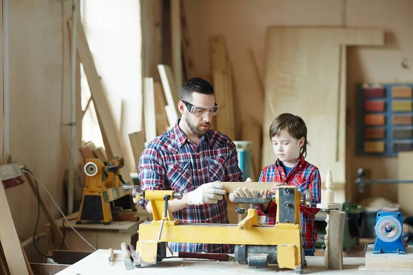 Lavorazione Del Legno Padre Figlio Officina — Foto Stock