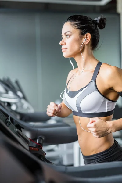 Cerrar Ver Retrato Mujer Morena Deportiva Corriendo Cinta Correr Gimnasio — Foto de Stock