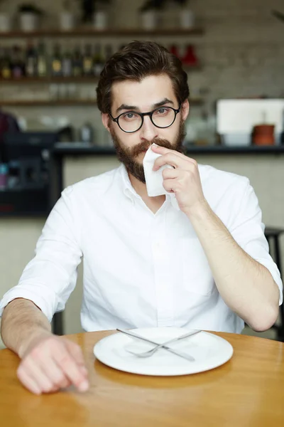 Empresário Limpando Boca Com Guardanapo Papel Depois Comer Café — Fotografia de Stock