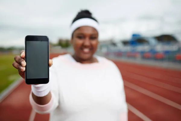 Defocused African Plump Woman Showing Screen Her Smartphone While Exercising — Stock Photo, Image