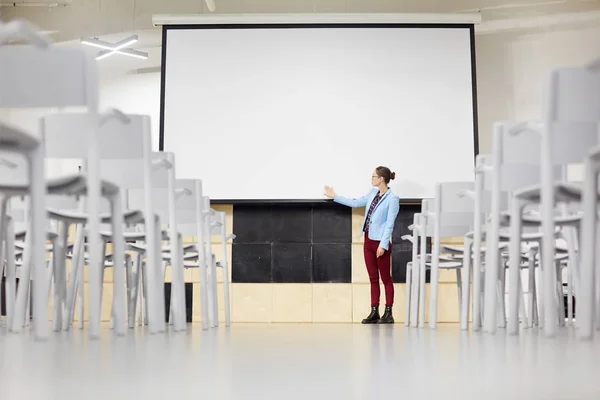 Young Student Pointing Blank Whiteboard — Stock Photo, Image