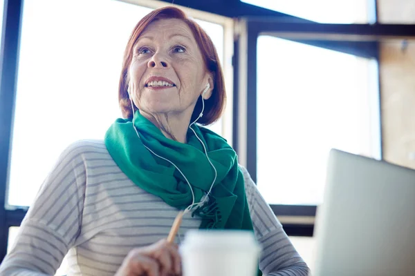 Mujer Madura Con Taza Café Cafetería — Foto de Stock