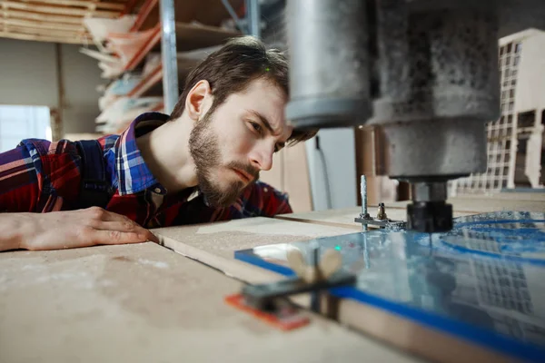 Young Man Controloing Process Lathing — Stock Photo, Image