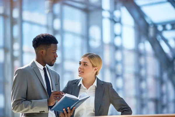 Mensen Uit Het Bedrijfsleven Bespreken Van Ideeën Plannen Werken — Stockfoto