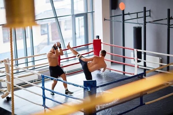 Entrenamiento Kickboxers Dentro Del Ring Boxeo — Foto de Stock