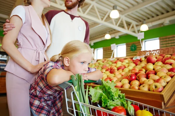 Tired Girl Leaning Shopping Cart Her Parents Supermarket — Stock Photo, Image