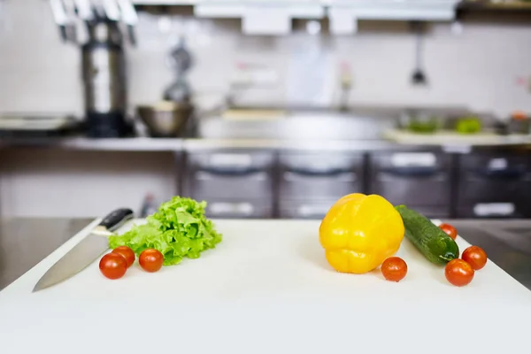 Fresh Vegs Knife White Board — Stock Photo, Image