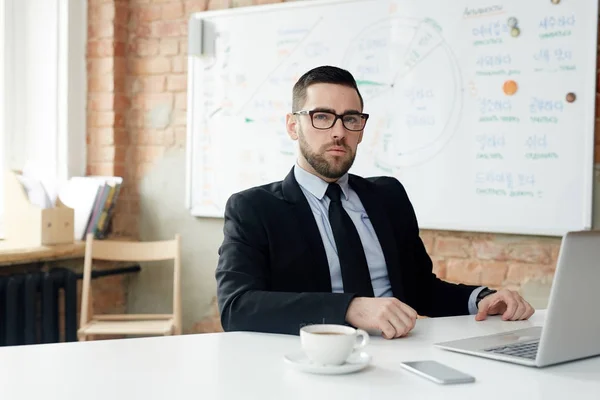 Serious Trader Sitting Workplace Office — Stock Photo, Image