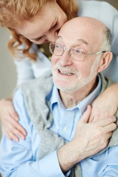 Verliebte Ehepartner Beim Tee Hause — Stockfoto